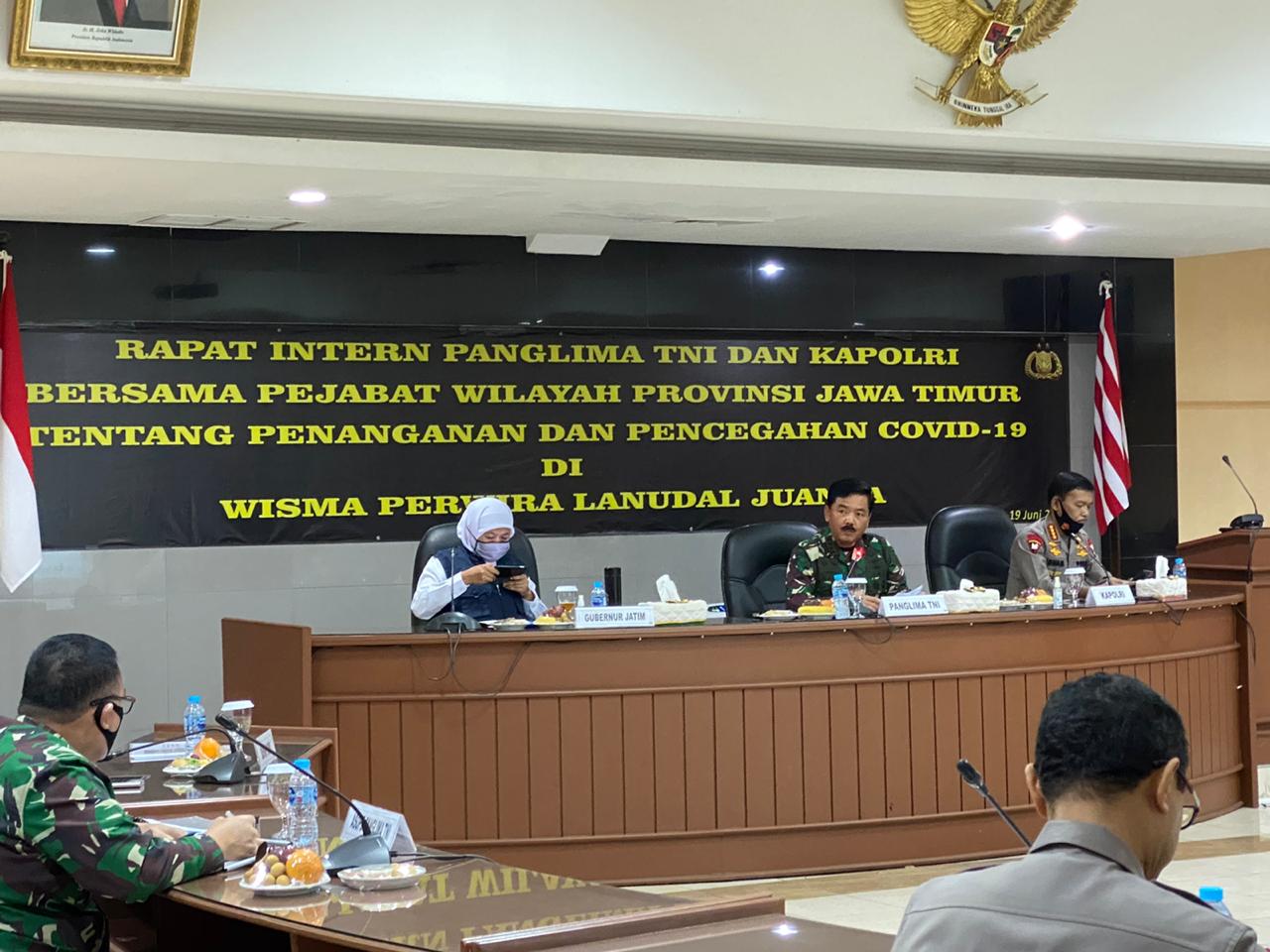 Panglima TNI Dan Kapolri Pimpin Rapat Terkait Penanganan Covid-19 Di ...